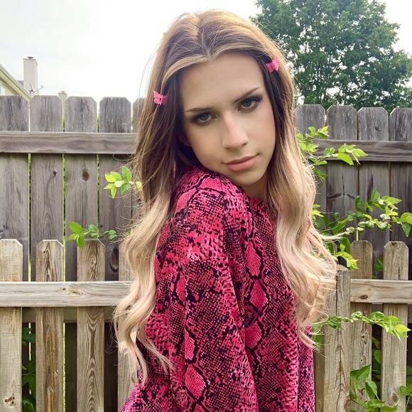 Meet your Posher, Jade - Picture 1 of 1